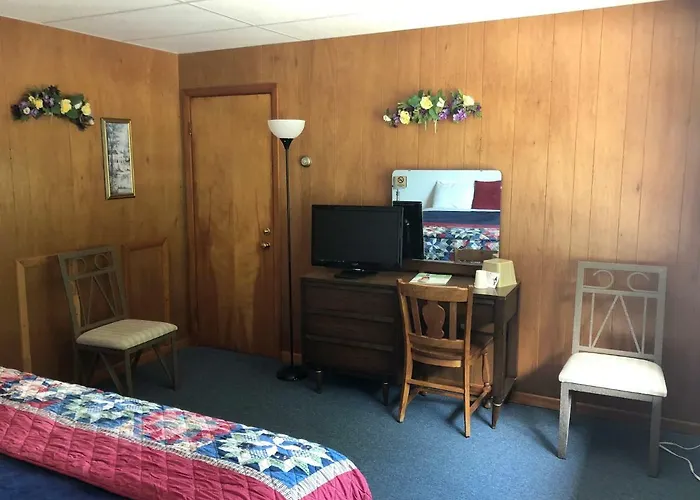 Showboat Motel Restaurant & Bar