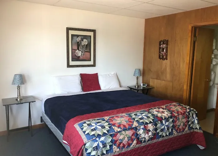 Showboat Motel Restaurant & Bar