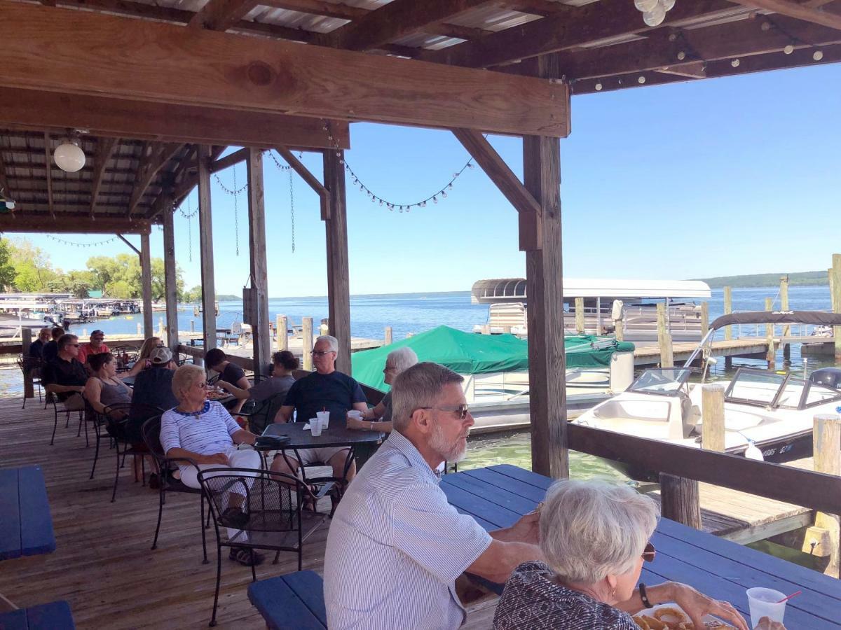 Hotel Showboat Restaurant & Bar