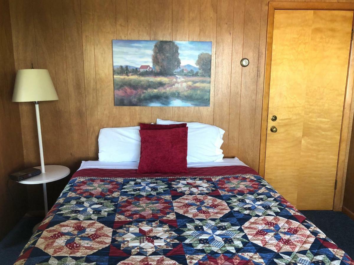 Hotel Showboat Restaurant & Bar Himrod